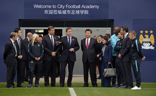 Octobre 2015 - Le président chinois, Xi Jinping, est venu découvrir les locaux de Manchester City © LeMonde.fr